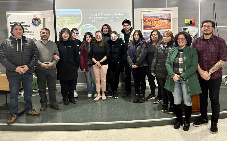 Seminario abordó rol ecológico y económico de los murciélagos en Chile